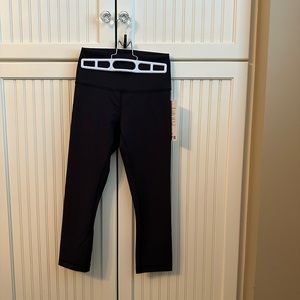NWT - Lululemon - Women's Wunder Train High-Rise Crop 21" -Color: Black -Size: 6